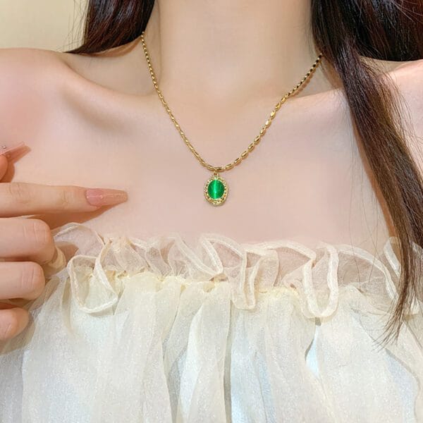 1770805990334406656 Gold Green Stone Pendant Necklace | Emerald Oval Cabochon Chain