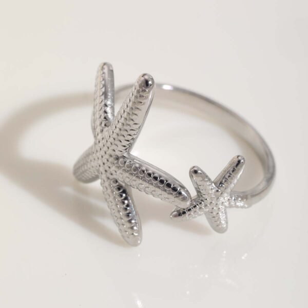 1909168212386385920 Chic Silver Starfish Ring - Stainless Steel Coastal Ocean Jewelry
